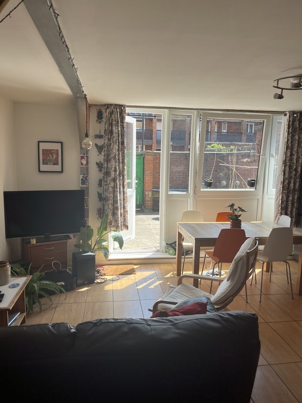 Room Crondall Street in Greater London