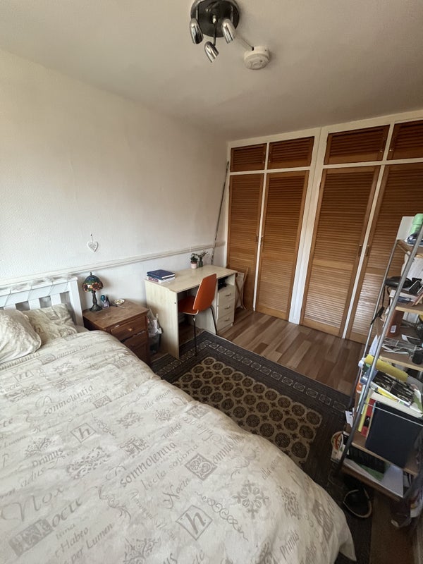 Room Crondall Street in Greater London