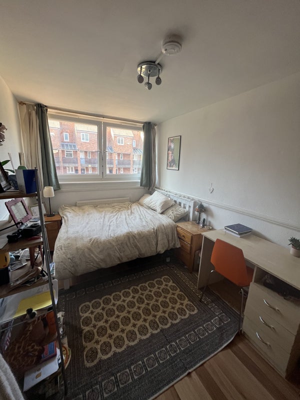 Room Crondall Street in Greater London