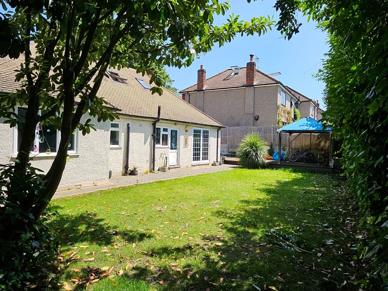 House Belmont Rise in Greater London