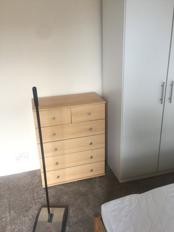 Room Harcourt Road in Greater London