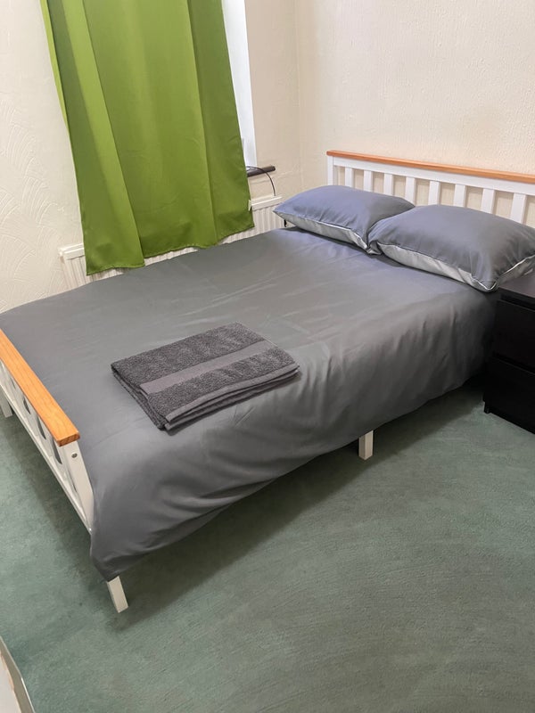 Room Harcourt Road in Greater London