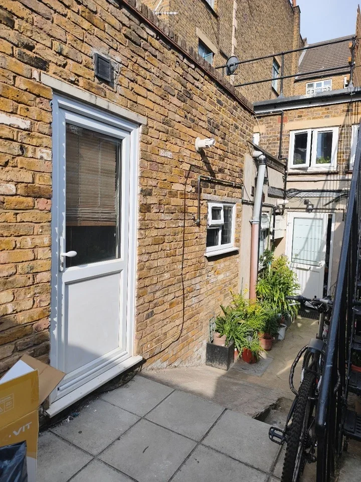 Flat Stockwell Park Walk in Greater London
