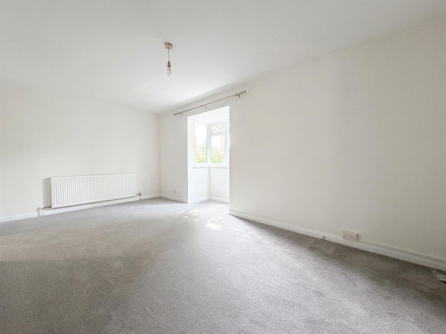 Flat Ashleigh Road in Horsham