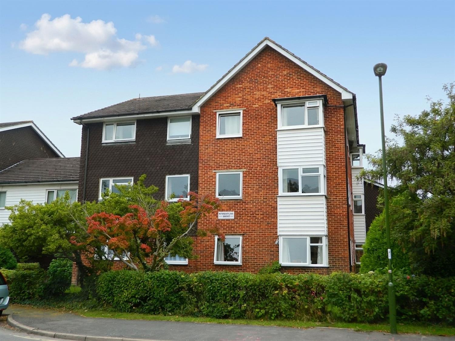 Flat Ashleigh Road in Horsham