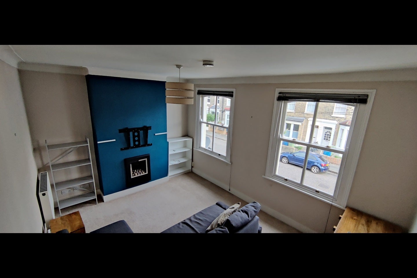 Flat Nutcroft Road in Greater London