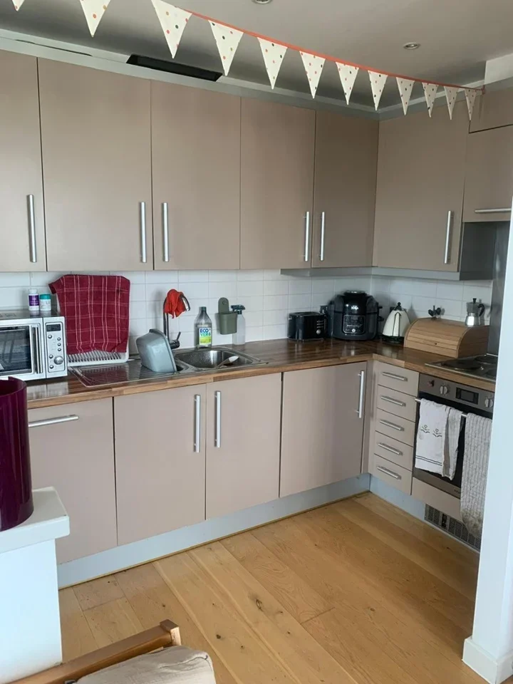 Flat Spencer Way in Greater London