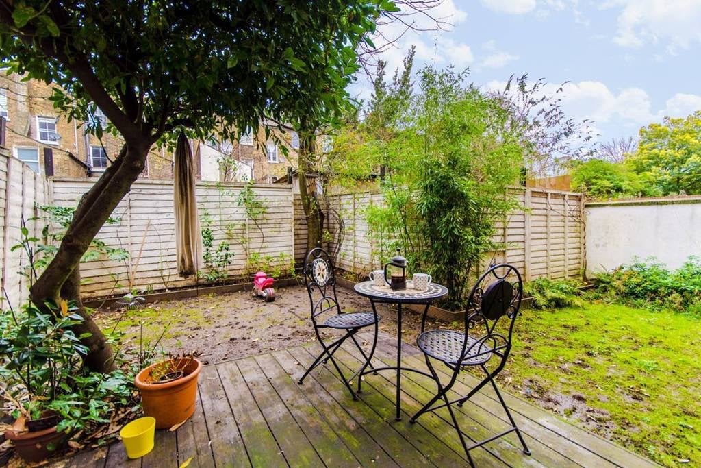 Flat Tollington Way in Greater London
