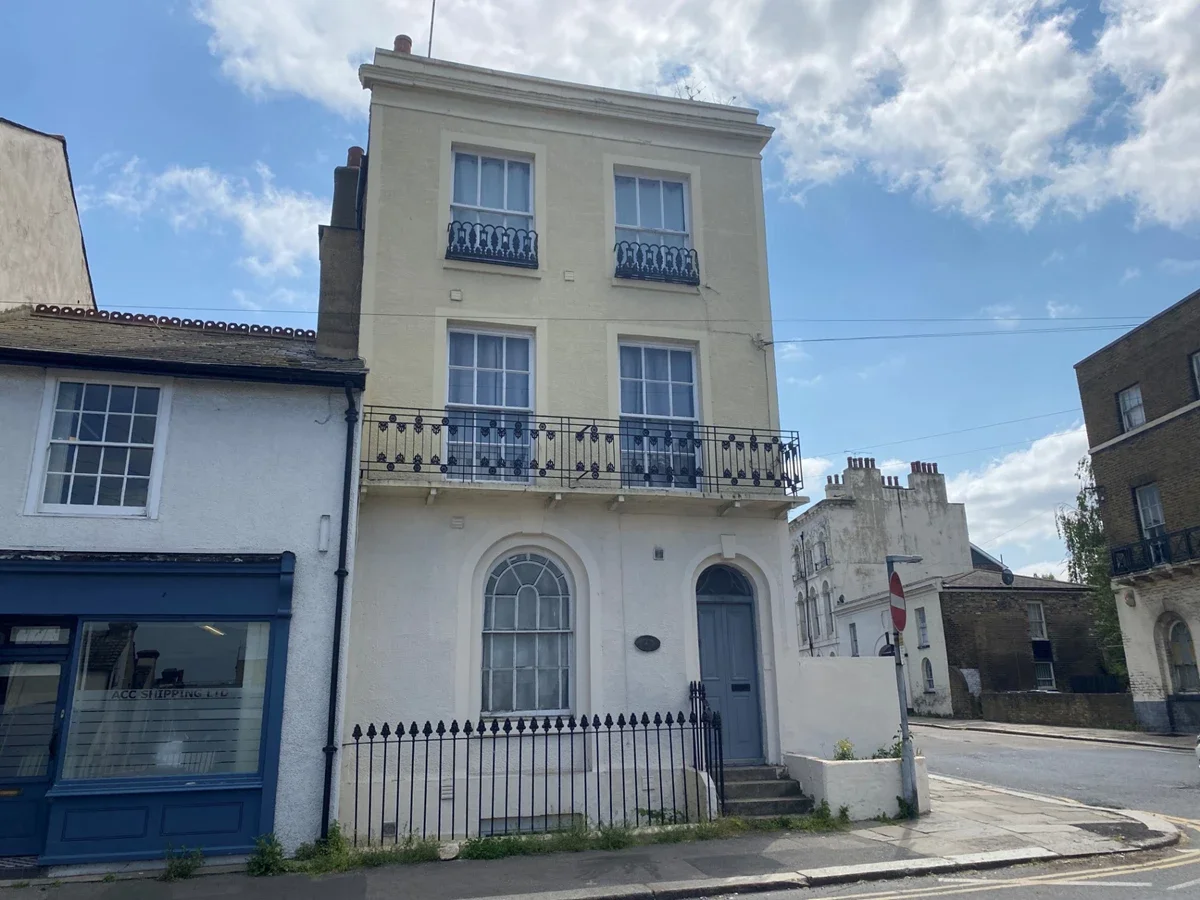 Flat Harmer Street in Gravesham