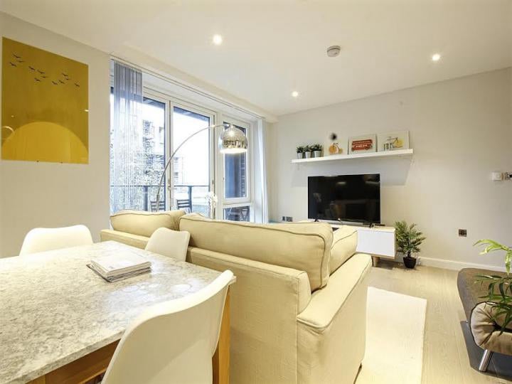 Flat Kingsland Road in Greater London