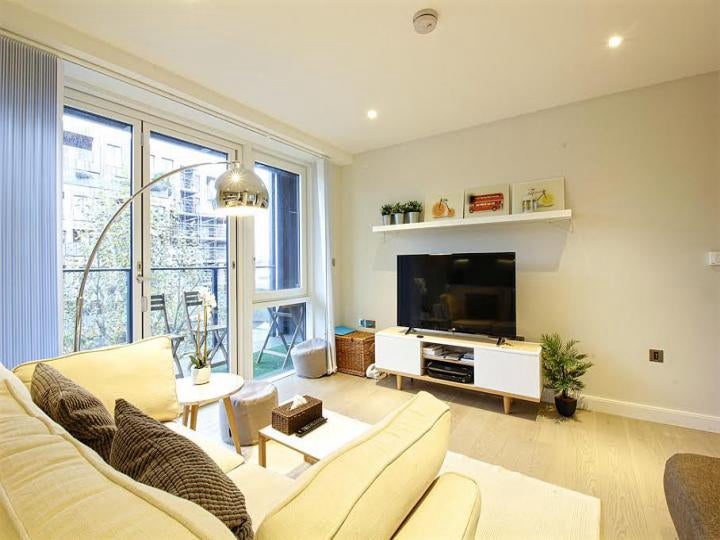 Flat Kingsland Road in Greater London
