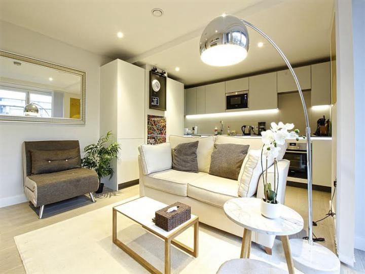 Flat Kingsland Road in Greater London