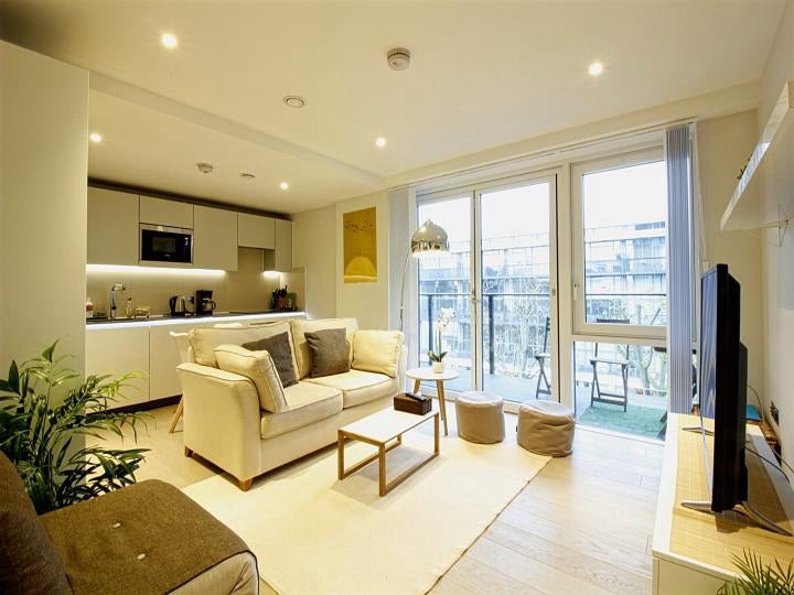 Flat Kingsland Road in Greater London