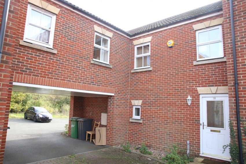 House Walker Crescent in Slough