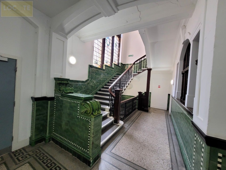 Flat Bexley Square in Salford