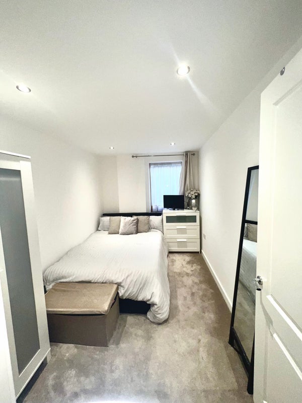 Room Durnsford Road in Greater London