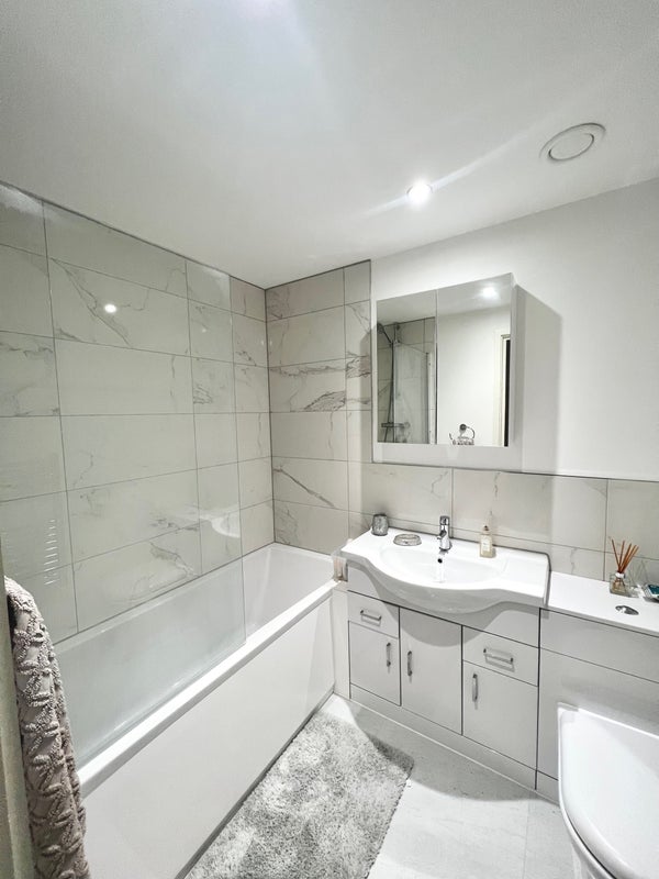 Room Durnsford Road in Greater London