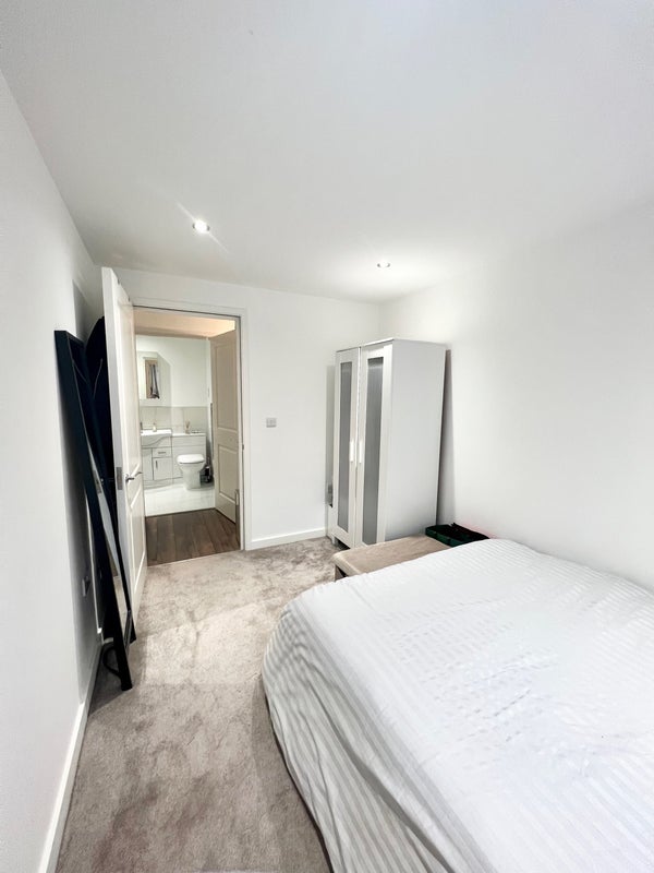 Room Durnsford Road in Greater London