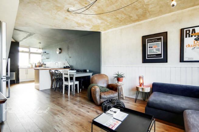 Room White Horse Road in Greater London