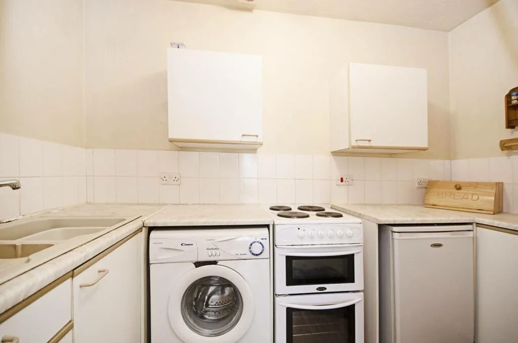 Flat Raven Close in Greater London