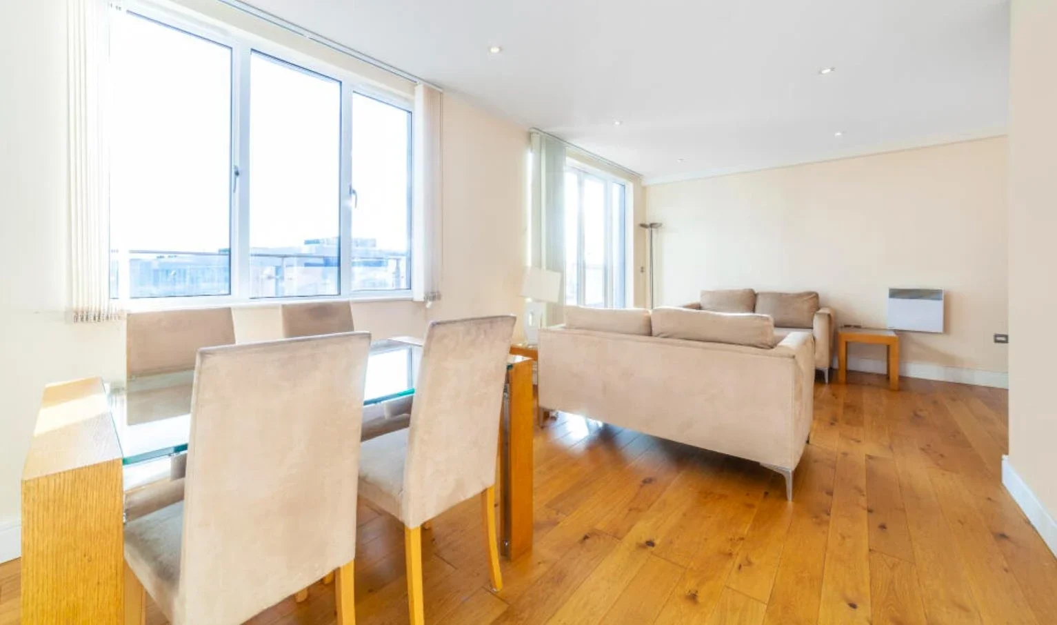 Flat Long Lane in Greater London