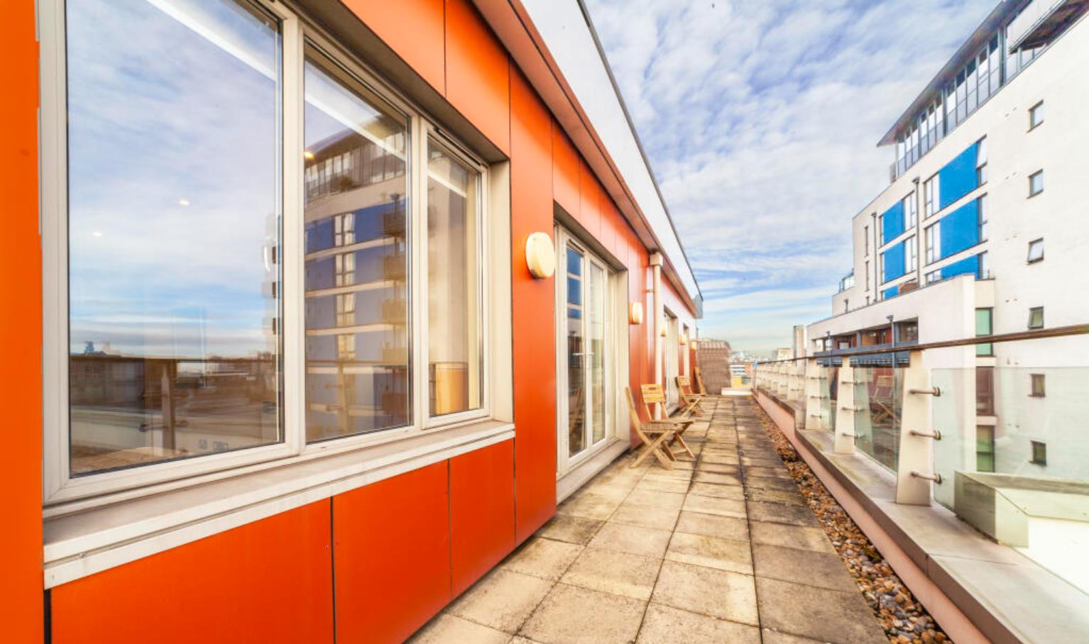 Flat Long Lane in Greater London