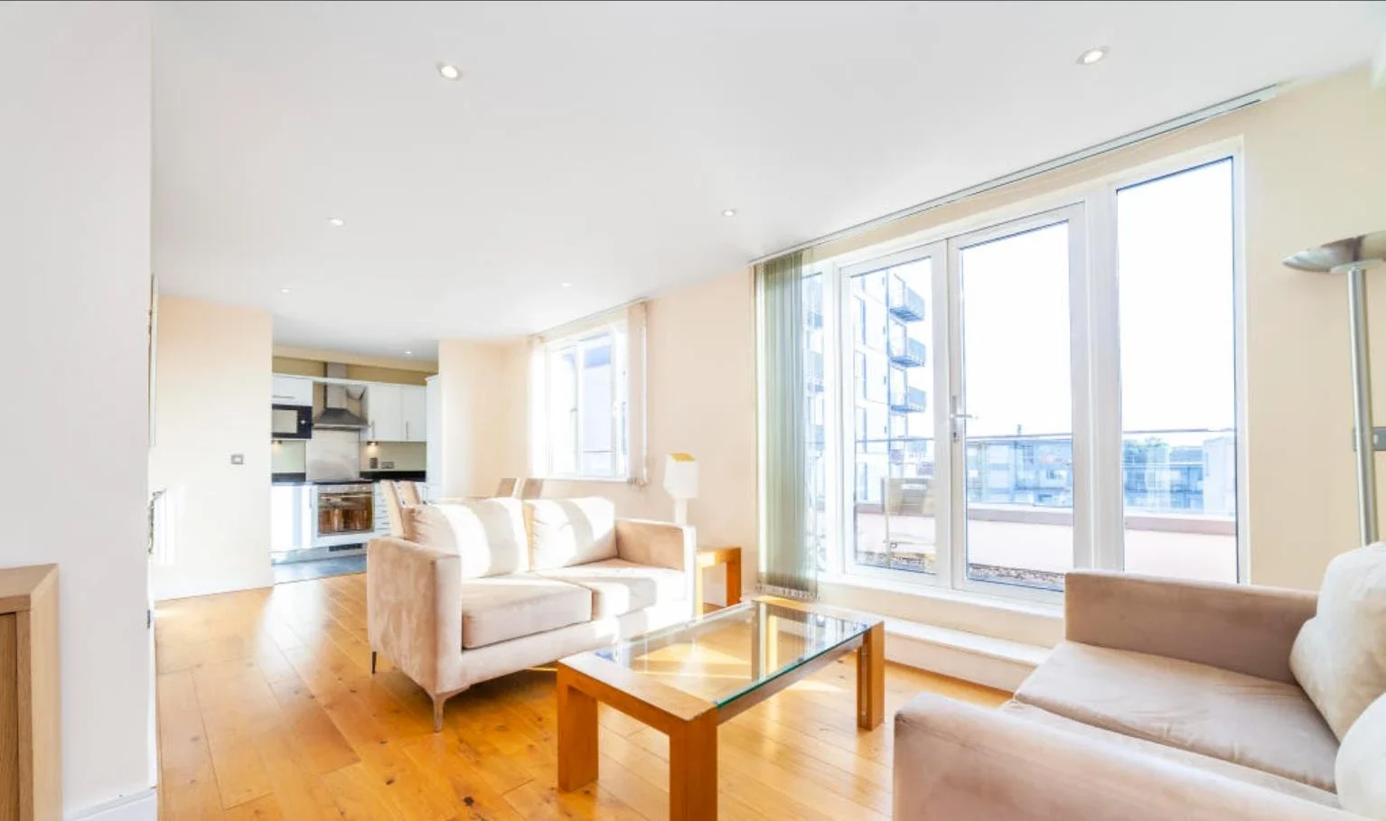 Flat Long Lane in Greater London