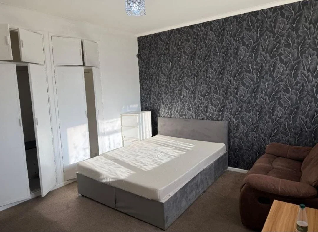 Room Pyrles Lane in Epping Forest