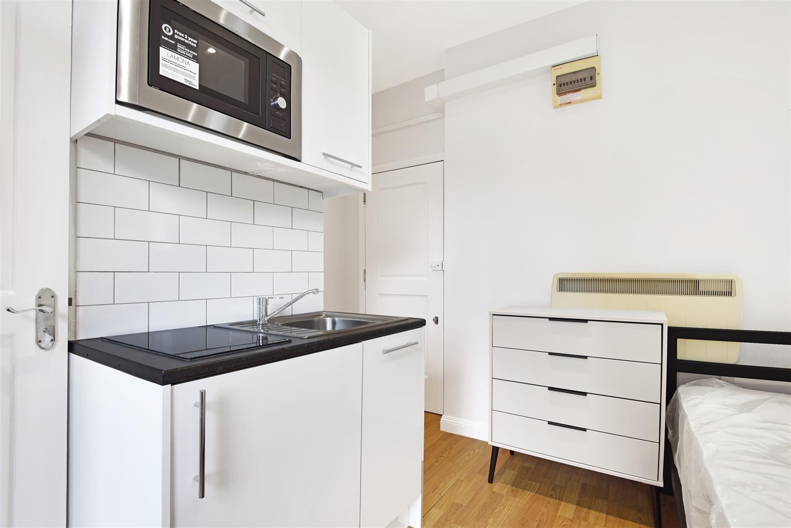 Flat Gaspar Close in Greater London
