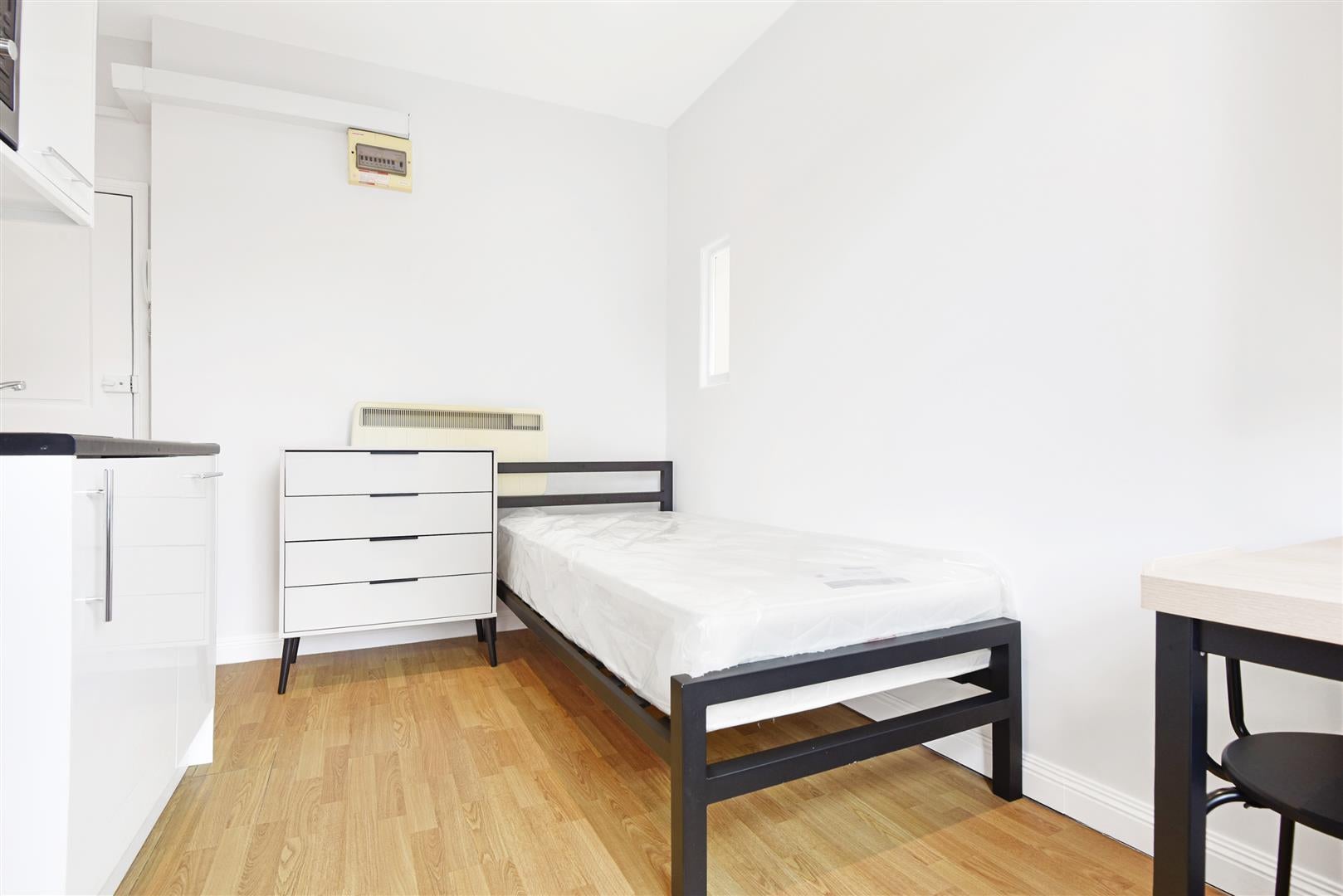 Flat Gaspar Close in Greater London