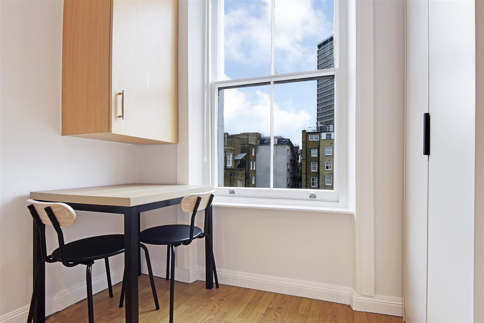 Flat Gaspar Close in Greater London