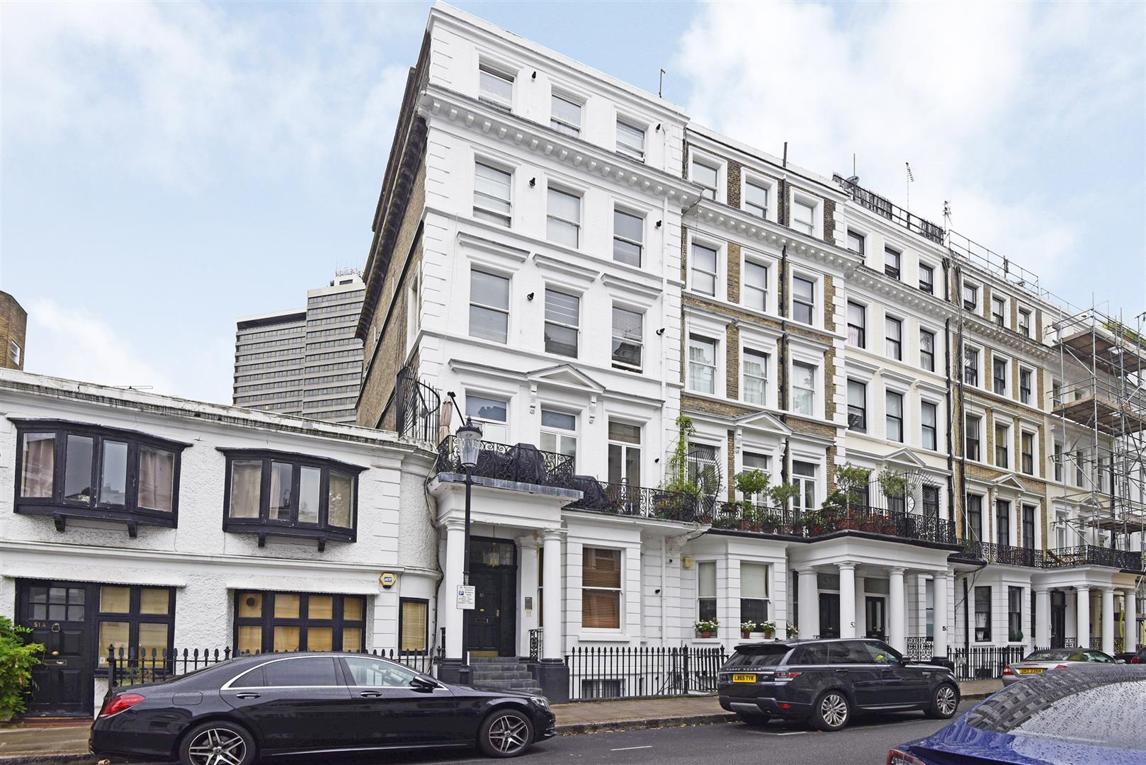 Flat Gaspar Close in Greater London