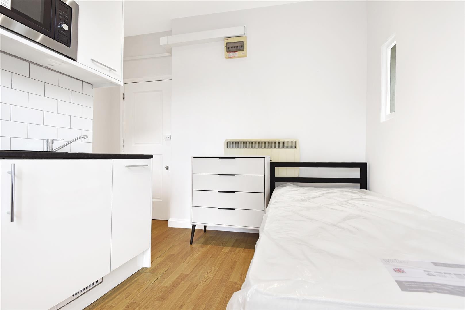 Flat Gaspar Close in Greater London