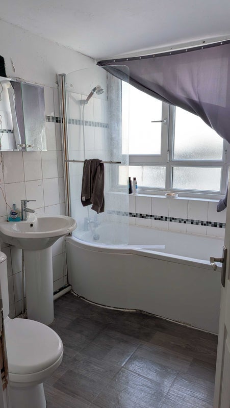Room York Road in Greater London