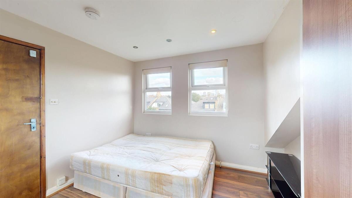 Flat Blackstock Road in Greater London