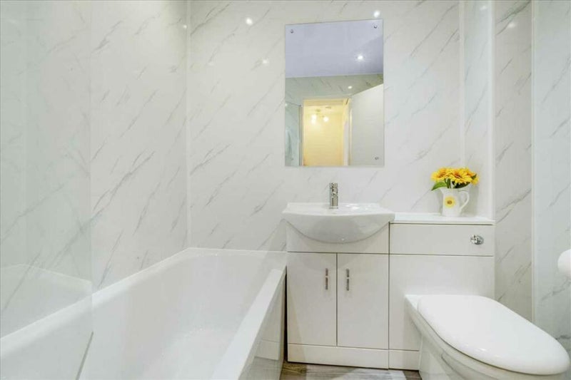 Room Blaeshill Road in Thorntonhall
