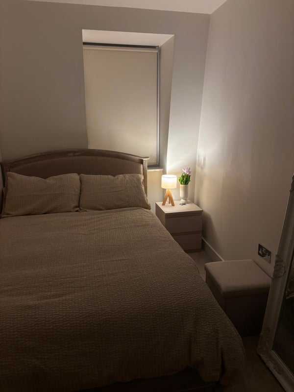 Room North End Road in Greater London
