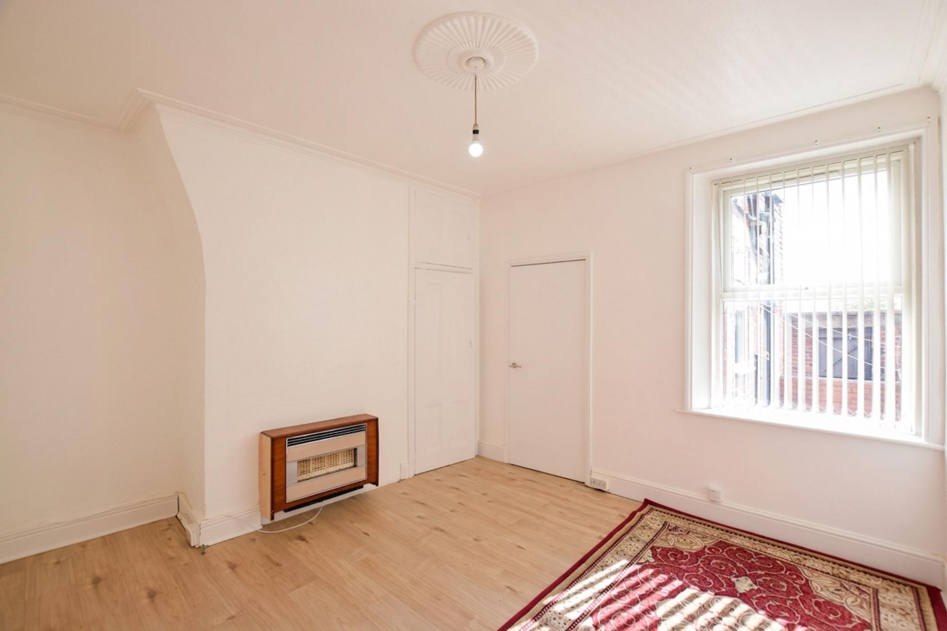 Flat Wingrove Avenue in Newcastle upon Tyne
