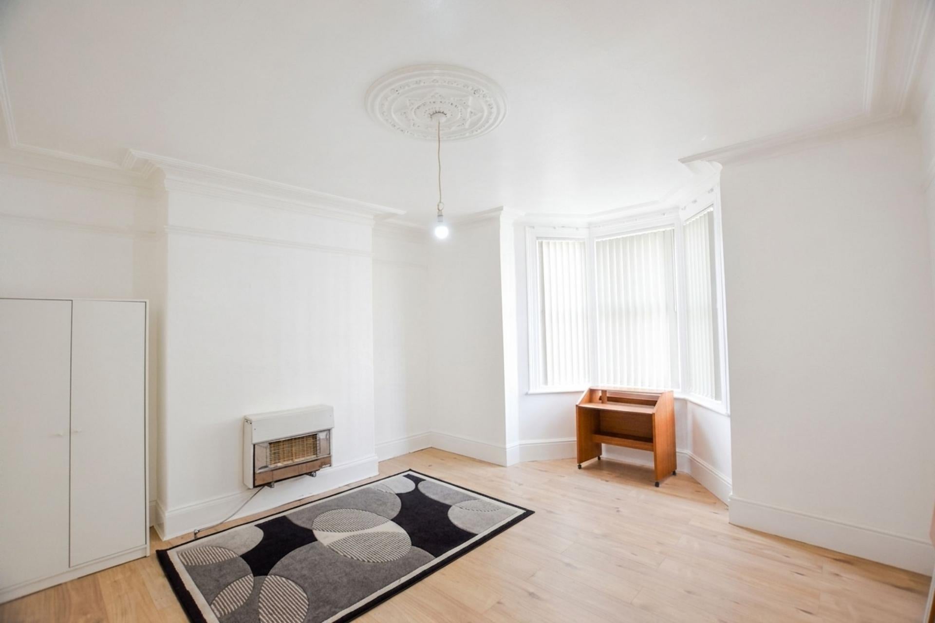 Flat Wingrove Avenue in Newcastle upon Tyne