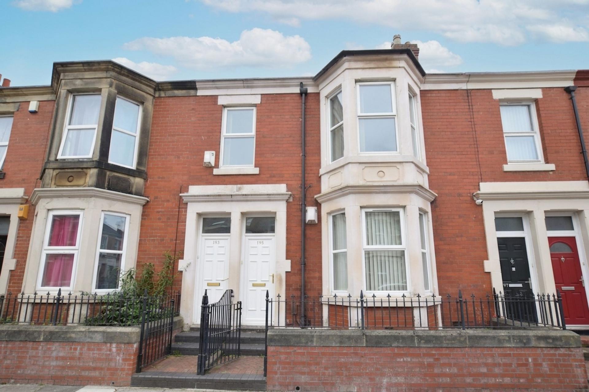 Flat Wingrove Avenue in Newcastle upon Tyne