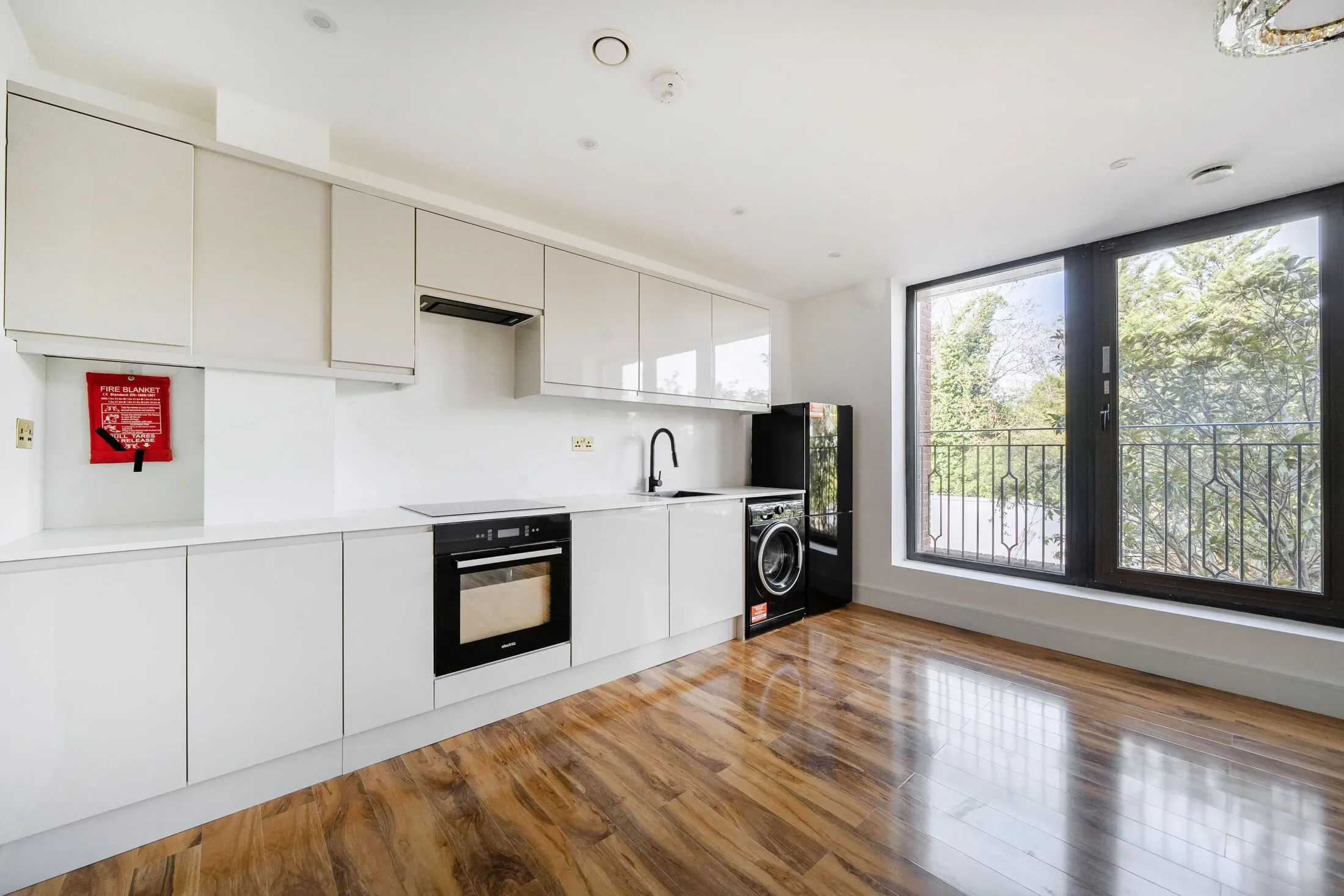 Flat Cobham Road in Greater London