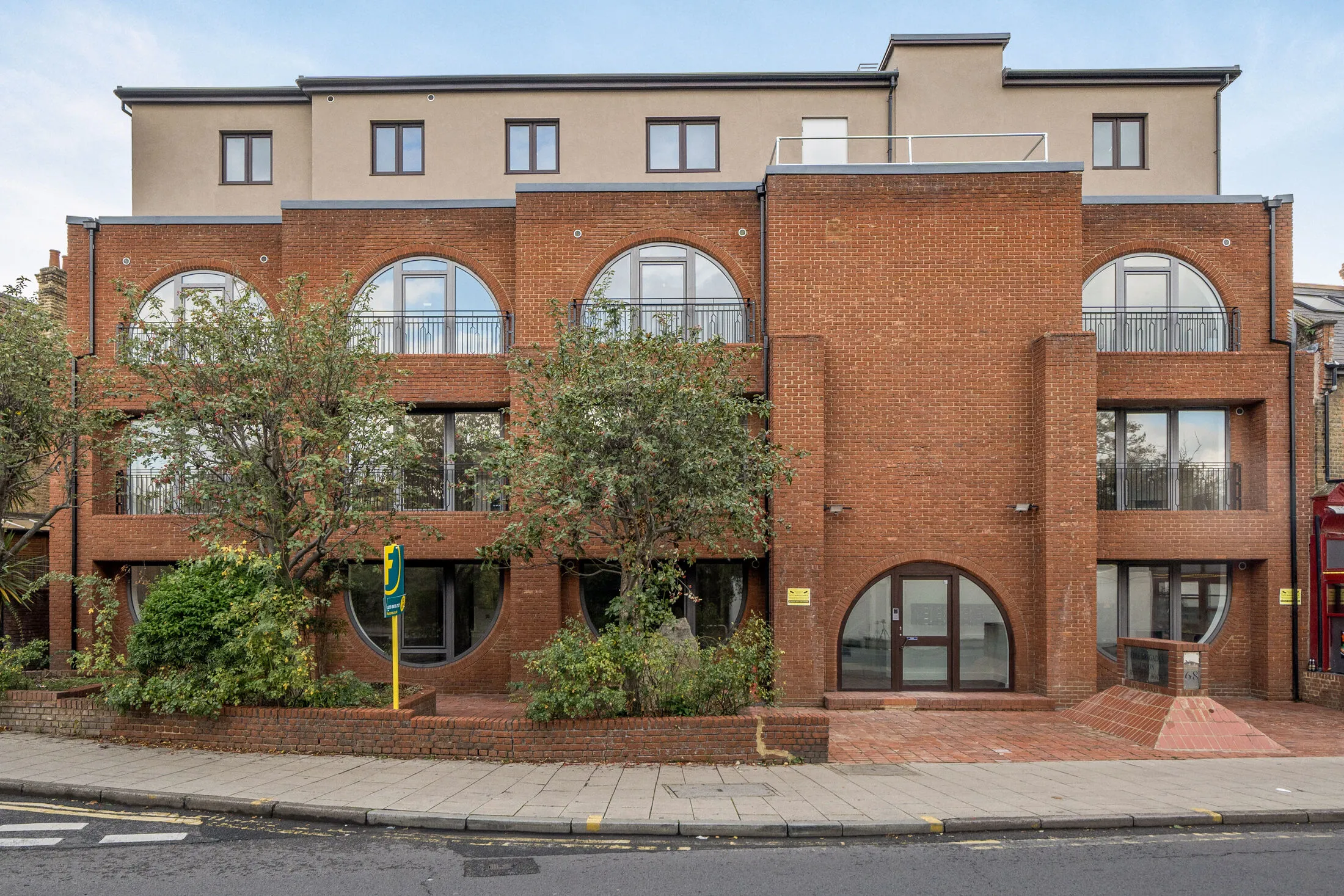 Flat Cobham Road in Greater London