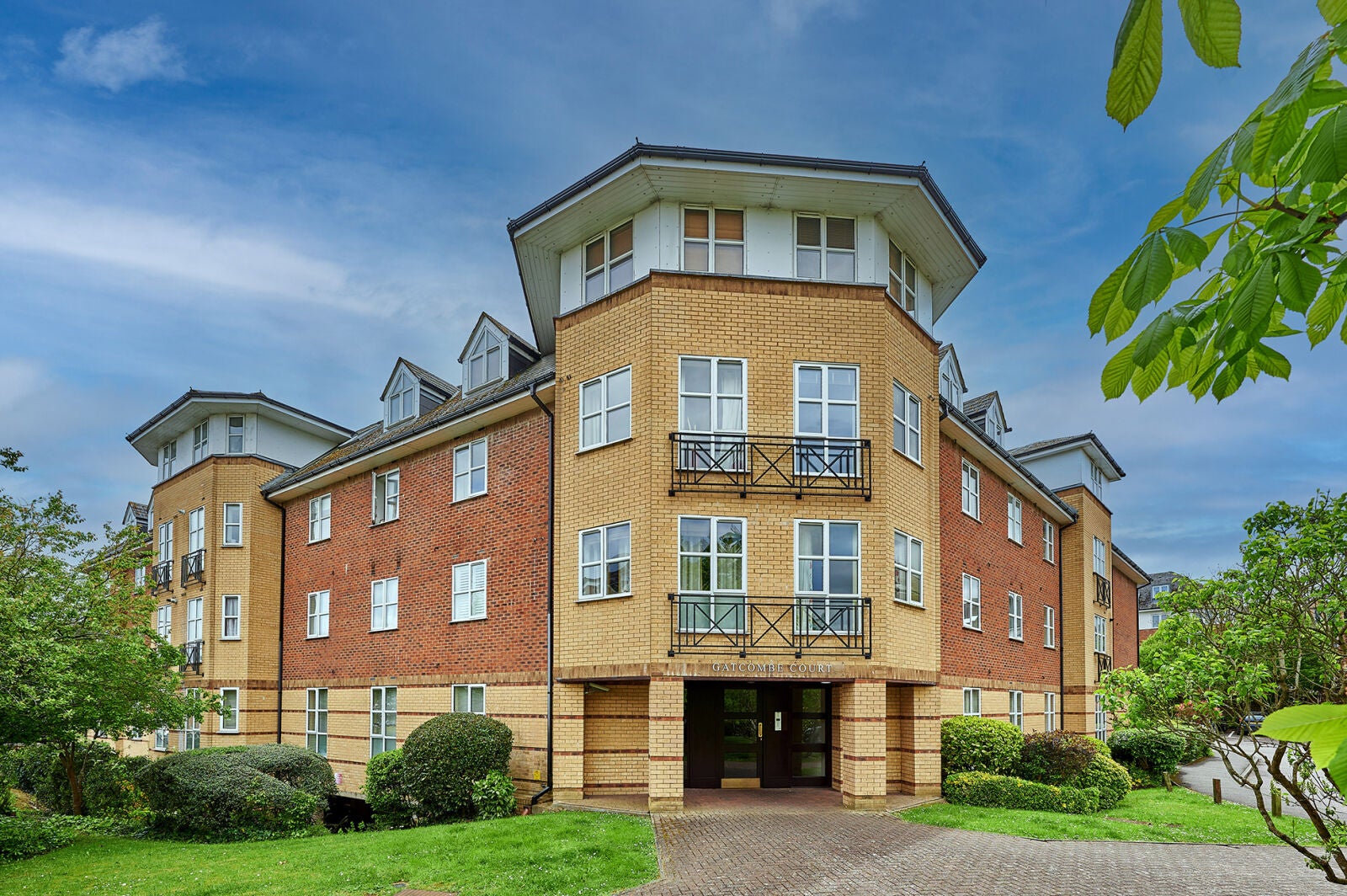 Flat Dexter Close in St Albans