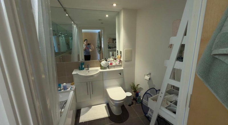 Room Battersea Park Road in Greater London