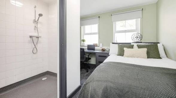 Room New Cross Road in Greater London