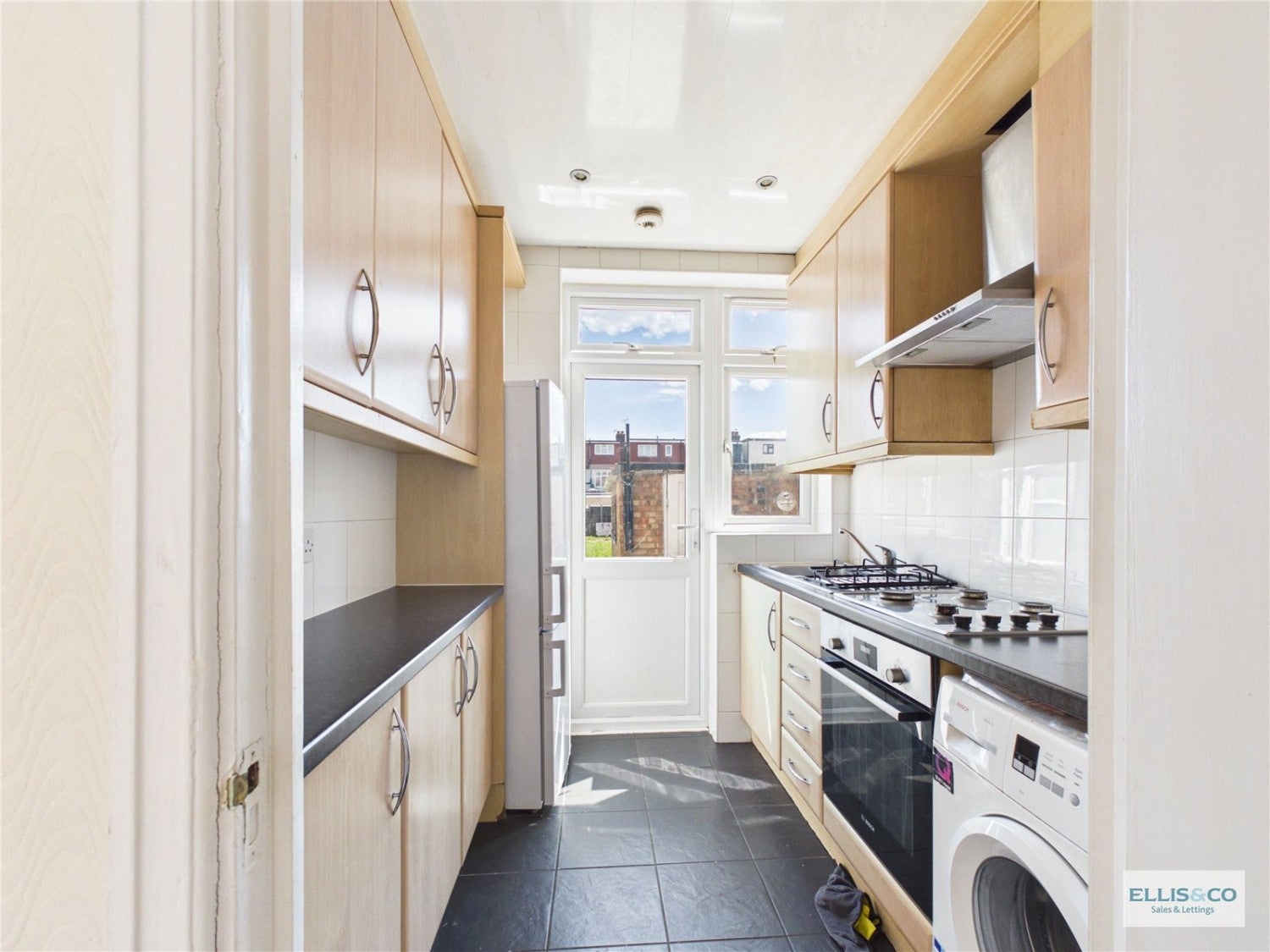 House Princes Avenue in Greater London