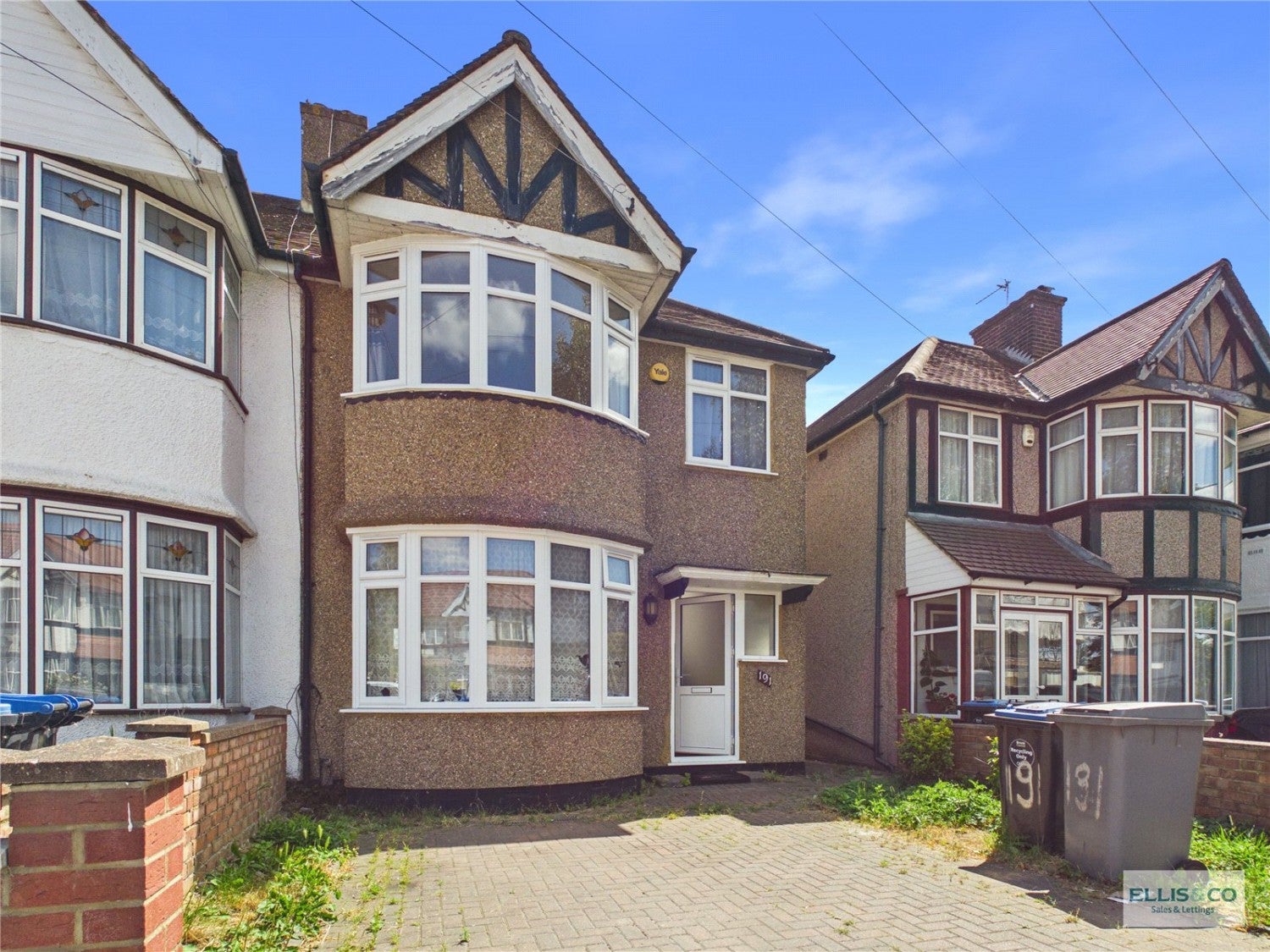 House Princes Avenue in Greater London