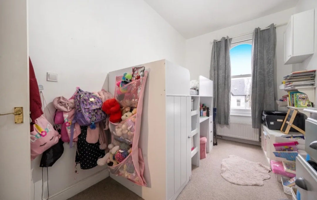 Flat Beulah Road in Greater London