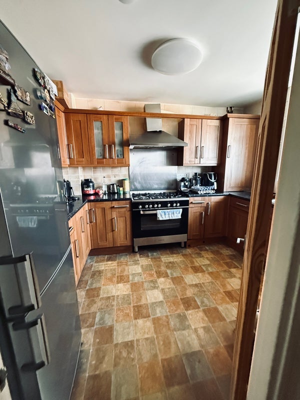 Room Redmans Road in Greater London