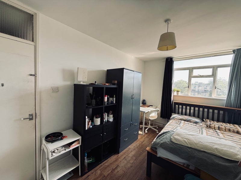 Room Redmans Road in Greater London
